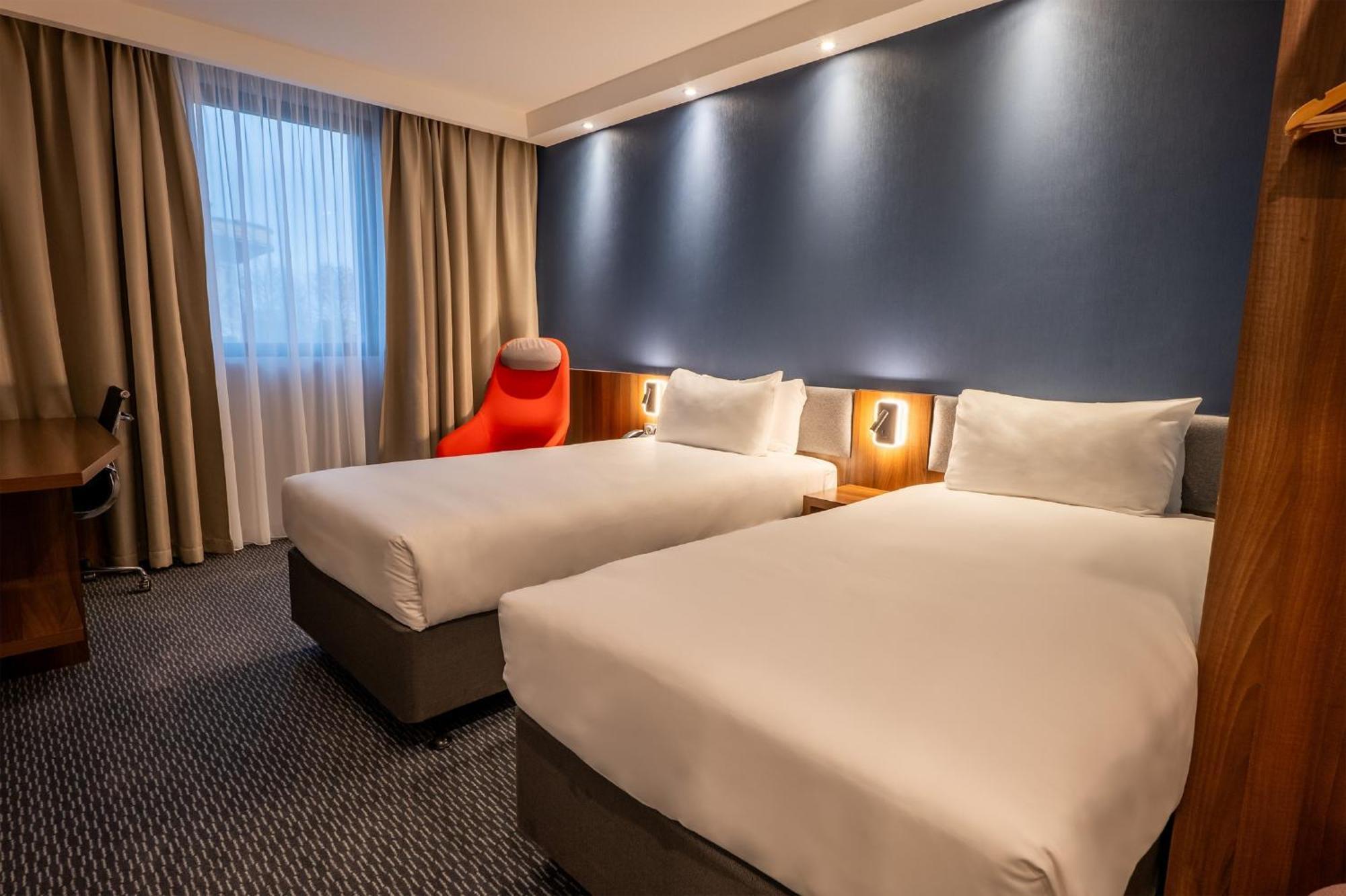 Holiday Inn Express Dijon, An Ihg Hotel Saint-Apollinaire  Bagian luar foto